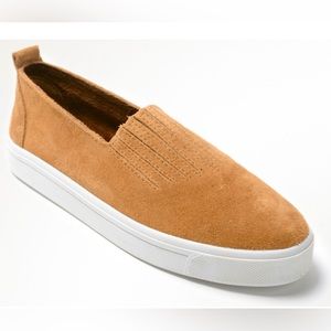 Minnetonka Gabi Slip On Suede Shoes in Taupe